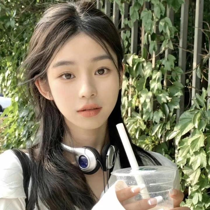 奥罗拉·蒂加登之谜：餐厅里的死亡